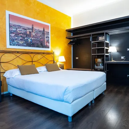 Hotel Italia 3*